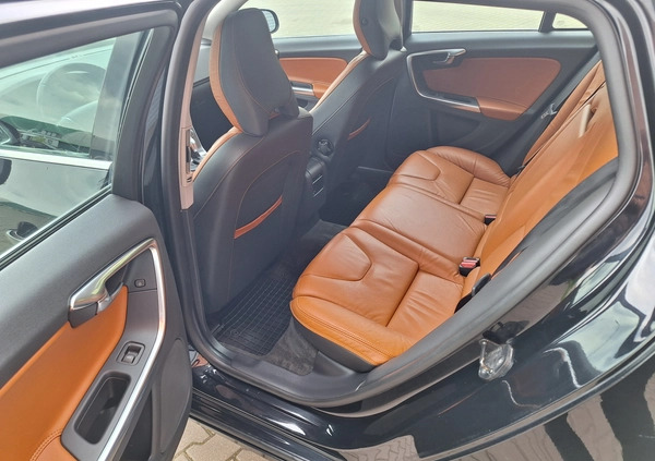 Volvo V60 cena 29900 przebieg: 279000, rok produkcji 2012 z Dąbie małe 56
